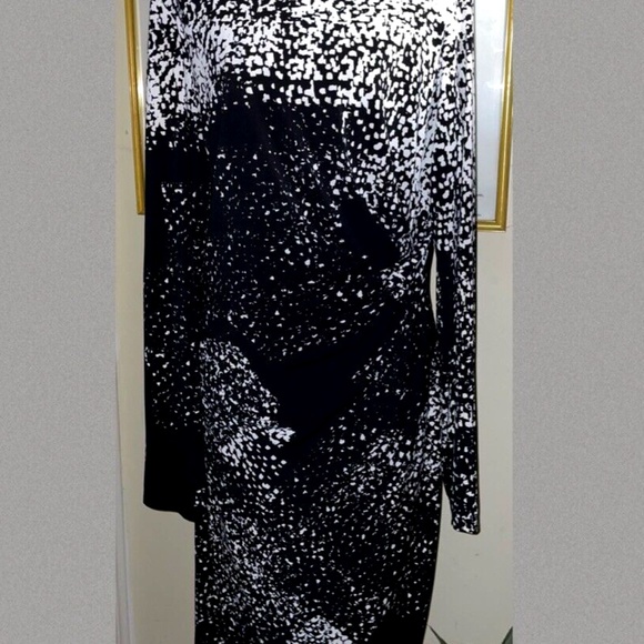AMERICAN LIVING BLACK & WHITE SILKY KNIT SHEATH DRESS~BOAT NECKLINE~RUCHING~16 - Picture 5 of 7